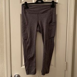 Lululemon Athletica Crops Gray Size 6